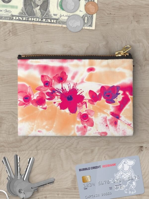 Alternative Hypericum zipper pouch with other items also in the photo, eg money, keys and credit card.
