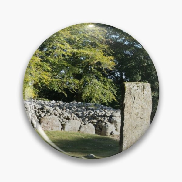 Cairns and Standing Stone Badge / Pin